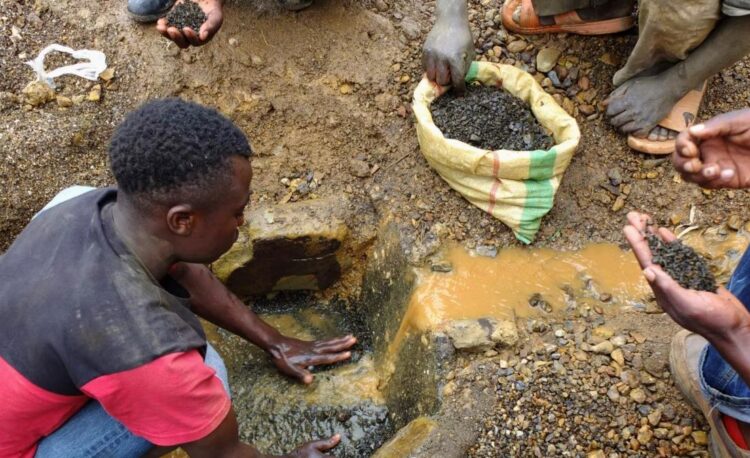 DRC: In Kakanda, Lualaba Province, Women Are Forced To Work In Mining Quarries To Survive